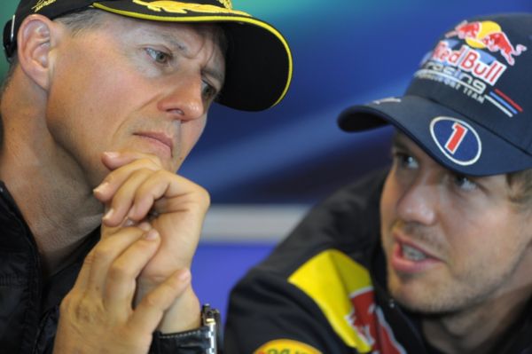 Dvě němečtí šampioni - Sebastian Vettel a Michael Schumacher.