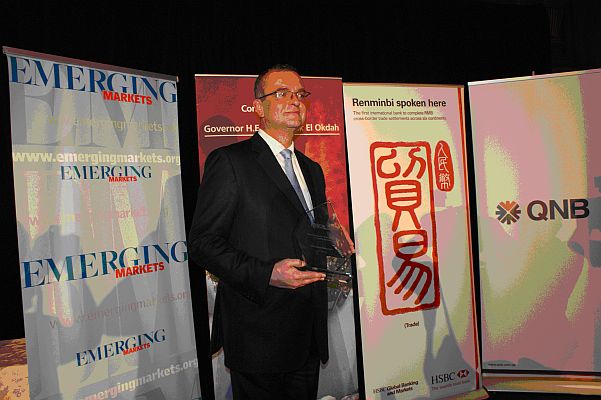 Miroslav Kalousek při přebírání ceny pro nejlepšího ministra financí regionu.