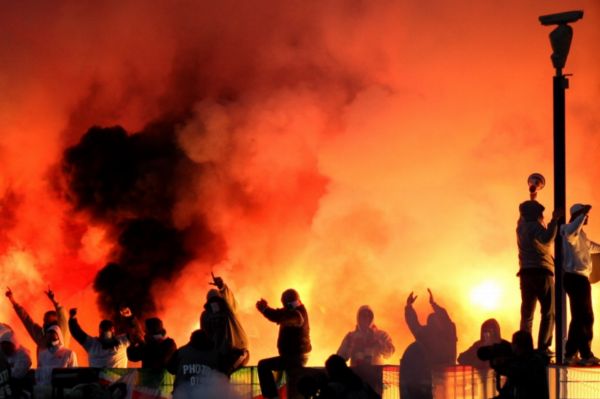 Řádění chuligánů v limském derby stálo život třiadvacetiletého mladíka (ilustrační foto). Řádění chuligánů v limském derby stálo život třiadvacetiletého mladíka (ilustrační foto).