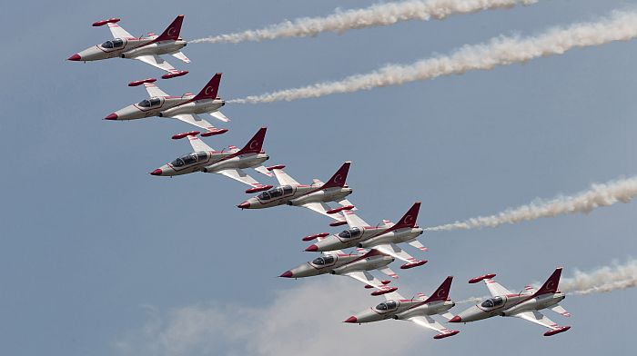 Velkou atrakcí na Dnech NATO byla letecká akrobacie, kterou mimo jiné předvedla osmičlenná skupina Turkish Stars. Patřila k divácky nejoblíbenějším číslům.