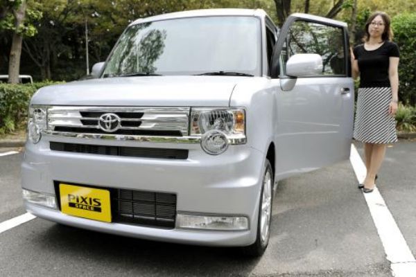Toyota Pixis Space.