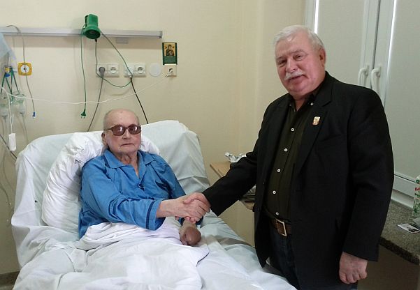 Lech Wałęsa a Wojciech Jaruzelski. Podle listu Fakt historická fotografie.