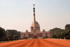 Prezidentský palác na kopci Raisina.