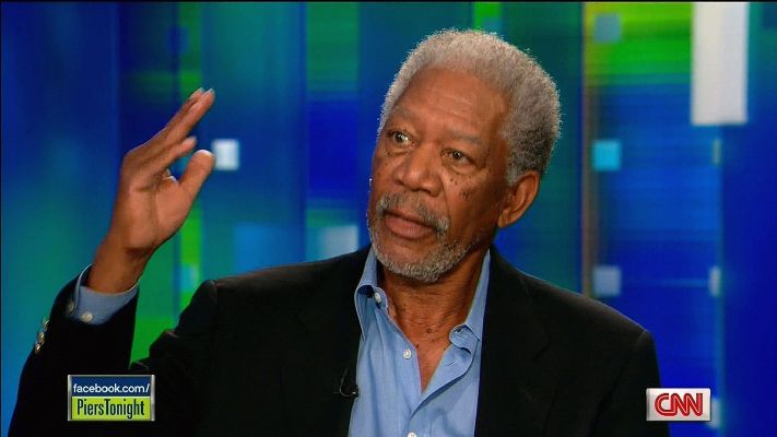 Morgan Freeman kritizoval konzervativní hnutí Tea Party za rasismus. Morgan Freeman kritizoval konzervativní hnutí Tea Party za rasismus.