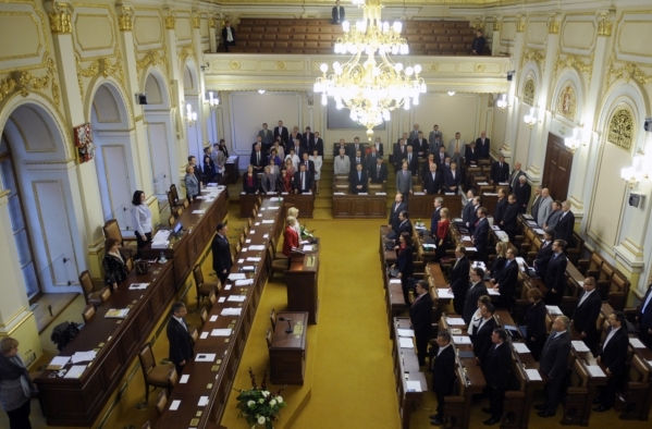 Sněmovna po letech úvah schválila zavedení trestní odpovědnosti firem. 