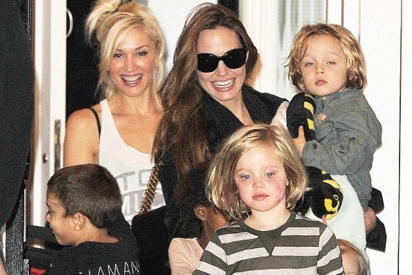 Zleva Gwen Stefaniová, Angelina Jolie se synem Knoxem a dcerou Shiloh.