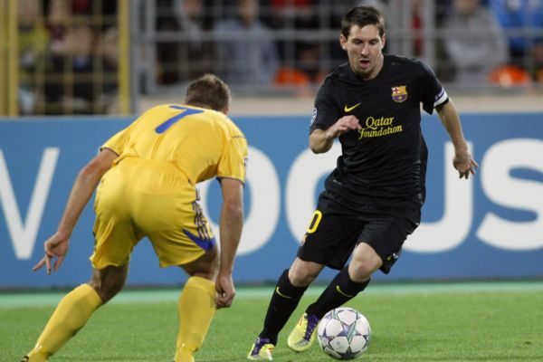 Messi při zápase Barcelony v Minsku.
