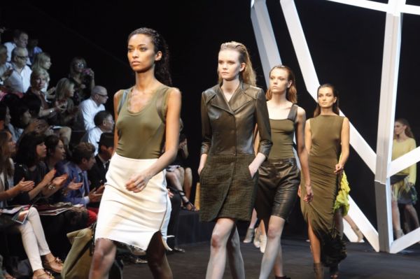 Kolekce Guy Laroche. Kolekce Guy Laroche.
