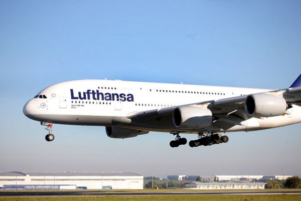 Na ruzyňském letišti poprvé přistál A380.