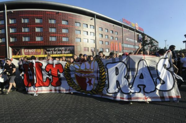 Fanoušci Slavie jsou opět nespokojení.