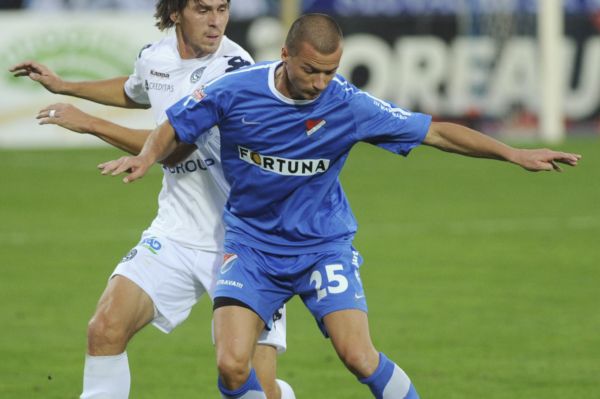 Ostravský Václav Svěrkoš pomohl gólem k zisku bodu. Ostravský Václav Svěrkoš pomohl gólem k zisku bodu.