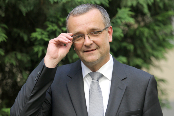 Ministr Kalousek chce rozdělit města do několika zón a až pak určovat daň z nemovitosti. Ministr Kalousek chce rozdělit města do několika zón a až pak určovat daň z nemovitosti.