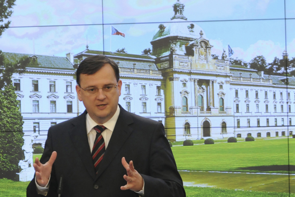 Vláda premiéra Nečase získala po prázdninách znovu důvěru lidí.