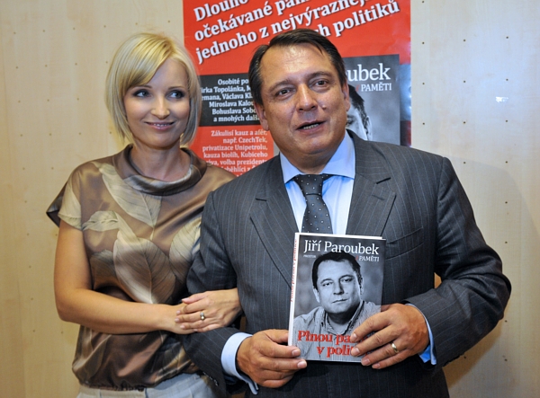Jiří Paroubek s manželkou na křtu své knihy. 