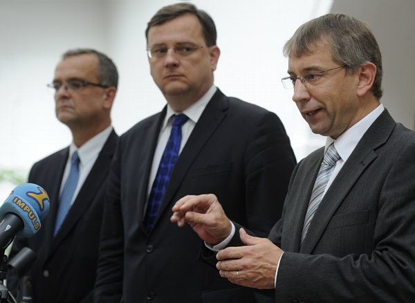 Miroslav Kalousek (vlevo) a Jaromír Drábek (vpravo) si chtějí pořídit státní dluhopisy. 