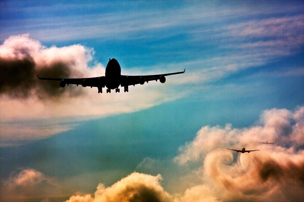 Turbulence mohou ohrozit pasažéry na palubě letadel (ilustrační foto). Turbulence mohou ohrozit pasažéry na palubě letadel (ilustrační foto).