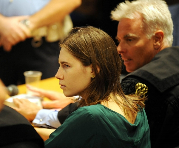 Amanda Knoxová, původně odsouzená za brutální vraždu spolubydlící, byla osvobozena. Amanda Knoxová, původně odsouzená za brutální vraždu spolubydlící, byla osvobozena.