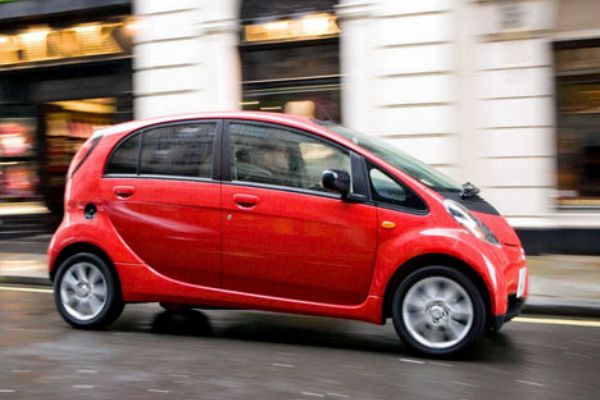 Elektromobil i-MiEV se dočkal nejen přísných zkoušek, ale také úpravy detailů.