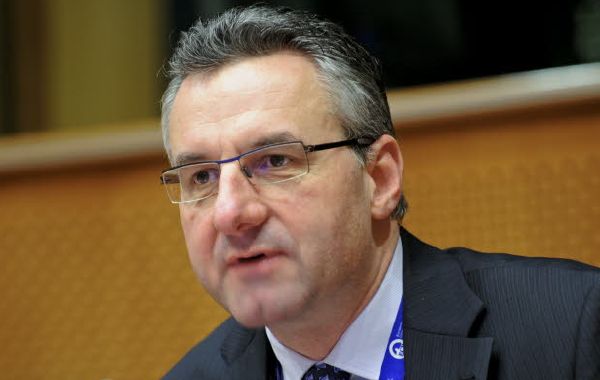 Český europoslanec Zahradil. 