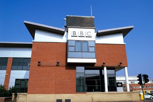 BBC musí bojovat o každý haléř. Koncesionářské poplatky jsou zmraženy na šest let (ilustrační foto). BBC musí bojovat o každý haléř. Koncesionářské poplatky jsou zmraženy na šest let (ilustrační foto).
