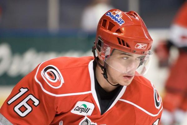 Jakub Petružálek v dresu Carolina Hurricanes.