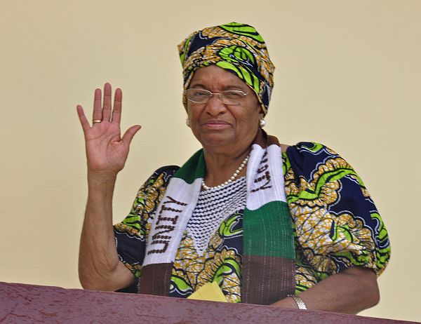 Ellen Johnsonová Sirleafová, první zvolená africká prezidentka. Díky Nobelově ceně asi úspěch zopakuje.