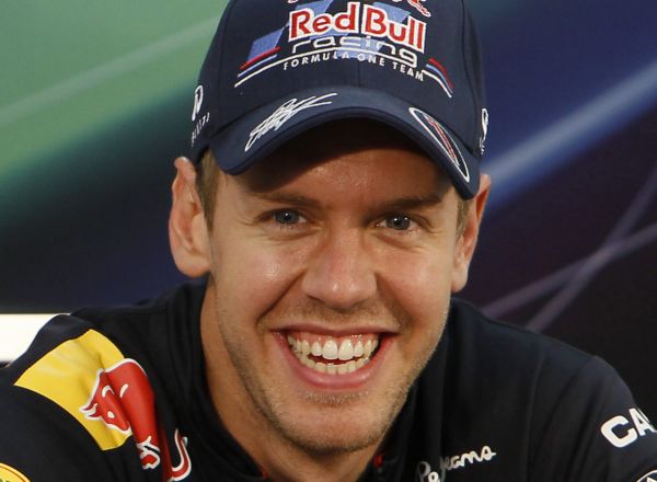 Vysmátý Sebastian Vettel.