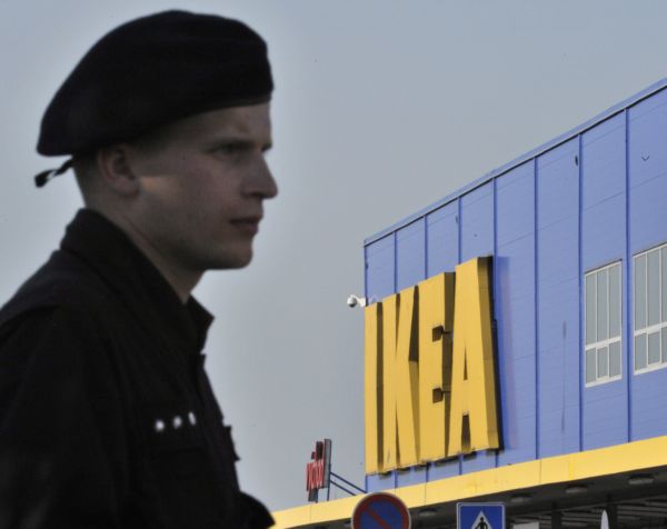 Poláci nastražili bombu i v pražském obchodním domě Ikea. Poláci nastražili bombu i v pražském obchodním domě Ikea.