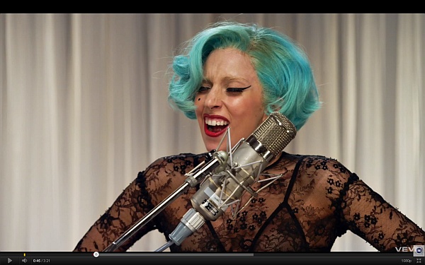 Lady Gaga si tentokrát zazpívala swing.