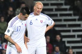 Smutní reprezentanti Slovenska Marek Hamšík (vlevo) a Miroslav Karhan.