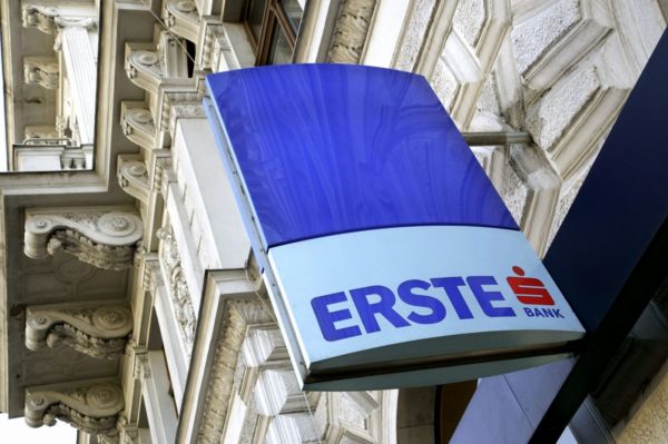 Matka České spořitelny Erste skončí rok v miliardové ztrátě.