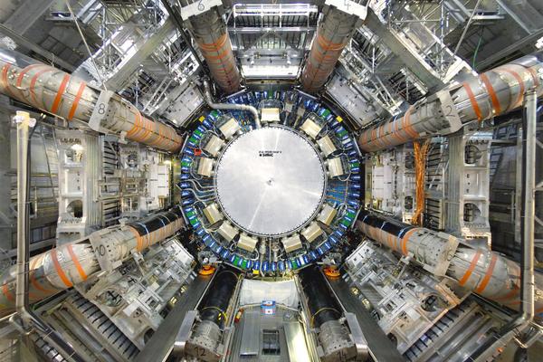 Aplikace LHSee nabízí data z detektoru ATLAS, který zachycuje srážky částic v urychlovači LHC.