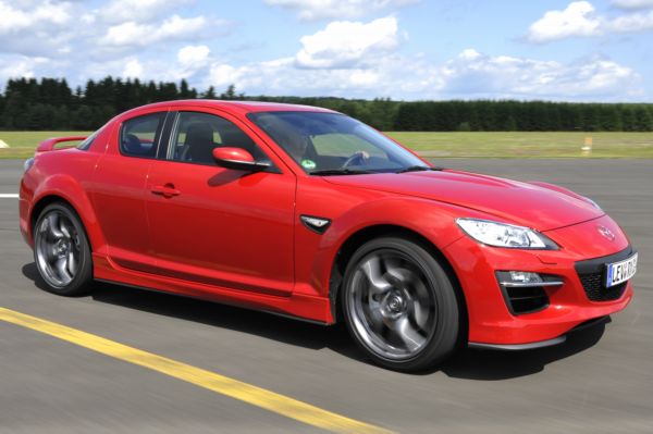 Mazda RX-8 s rotačním motorem má na kahánku.