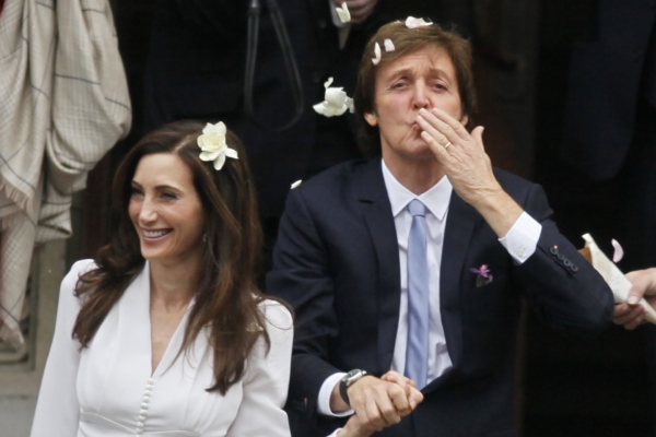 Paul McCartney s Nancy Shevellovou.