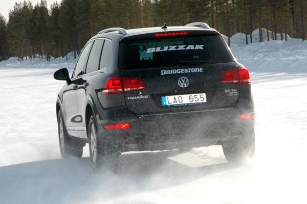 Zimní období se nezadržitelně blíží. S ním i doba přezouvání pneumatik.