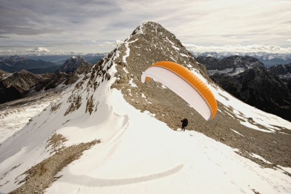 Česká paraglidistka uvízla v Himálaji, hledali ji pět hodin (ilustrační foto). Česká paraglidistka uvízla v Himálaji, hledali ji pět hodin (ilustrační foto).