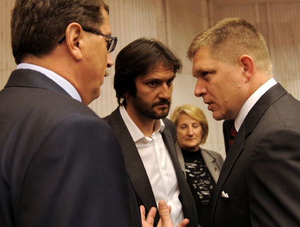 Fico a spol. Zavařené hlavy politiků v Bratislavě.