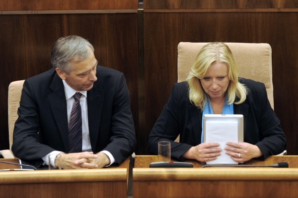 Kabinet Ivety Radičové padl kvůli problémům v eurozóně.