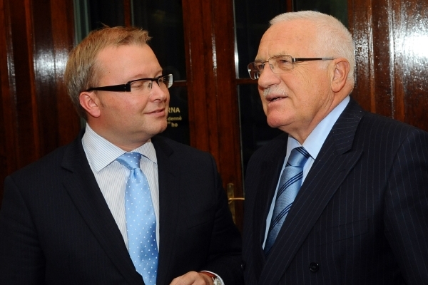 Prezident Václav Klaus s ministrem životního prostředí Tomášem Chalupou. Prezident Václav Klaus s ministrem životního prostředí Tomášem Chalupou.