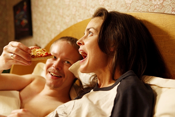 Happy, Happy: někdy je "štěstí" jen neschopnost přiznat si smutek.