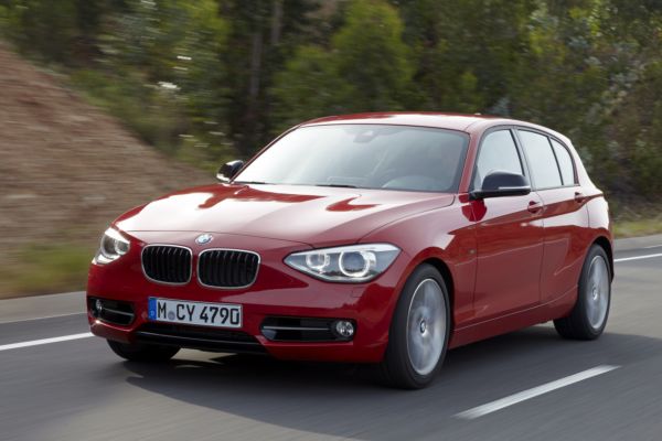 Typické BMW s charakteristickou přídí a sportovními liniemi.