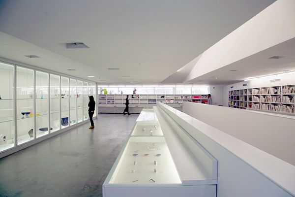 Interiér holešovické galerie DOX, která se účastní Galerijního víkendu.