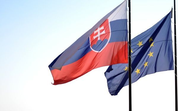 Slováci opět oběma nohama pevně v eurozóně... Slováci opět oběma nohama pevně v eurozóně...