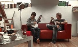 Tomáše Kluse doprovází Jiří Kučerovský.