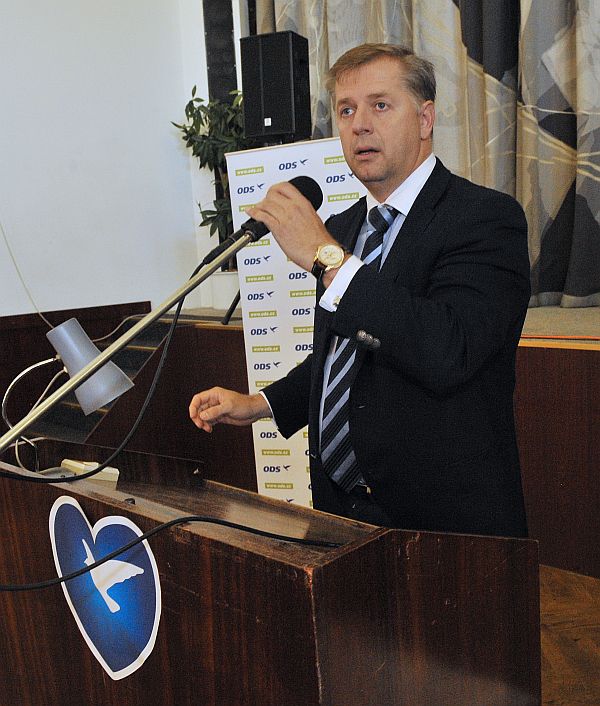 Petr Bendl uhájil post šéfa středočeské ODS.
