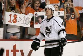 Minulou sezonu šéfoval Mike Richards Philadelphii, teď ji pomohl Los Angeles porazit.