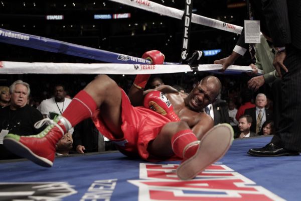 Bernard Hopkins po úderu v ringu.