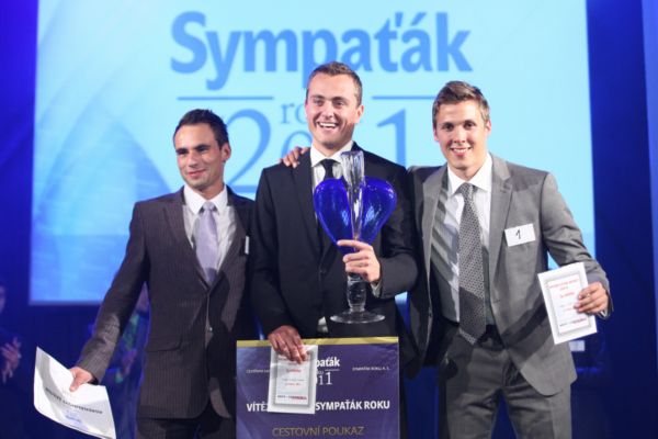 Filip Pavliňák (uprostřed) vyhrál v soutěži Sympaťák 2011.