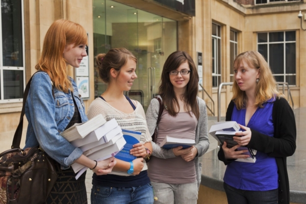 Pokud škola získá včas akreditace, bude přijímat první studenty od září roku 2012 (ilustrační foto). Pokud škola získá včas akreditace, bude přijímat první studenty od září roku 2012 (ilustrační foto).