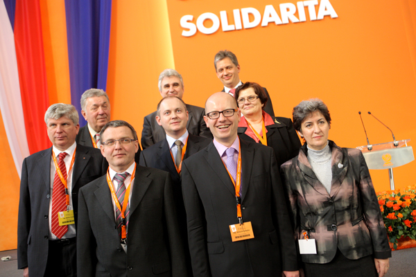 Sociální demokraté zvyšují kvůli dluhům členské příspěvky. Pořád jsou ale druzí "nejlevnější" ve sněmovně.